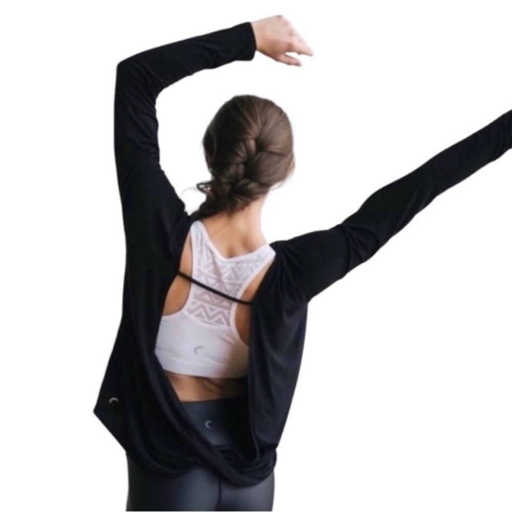 ZYIA Active Open Back long sleeve shirt